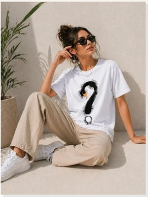 Modi Kuğu Figürlü Soru Işareti Baskılı Tişört Kısa Kol T-Shirt Beyaz