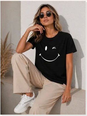 Modi Minimal Gülümseyen Yüz Baskılı Tişört Kısa Kol Yazlık T-Shirt Siyah