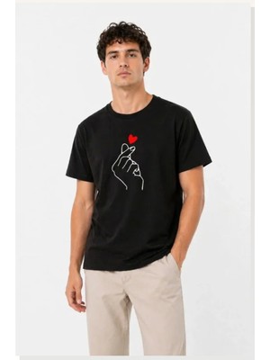 Modi Erkek Kore Parmak Kalp Aşk Temalı Minimal Baskılı Tişört Yazlık Kısa Kol T-Shirt Siyah