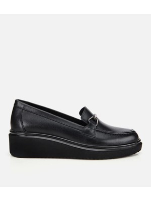 Hotiç Kadın Deri Siyah Tokalı Dolgu Topuklu Klasik Loafer
