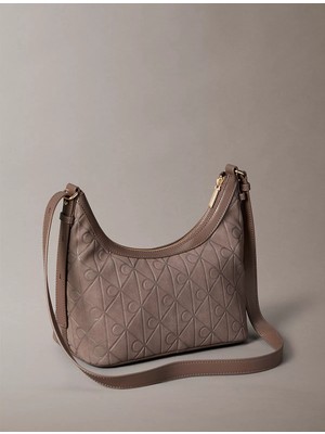 Calvin Klein Kadın Monogram Ck Desenli Fermuarlı Deri Kahverengi Çanta LV04F3880G-XTU