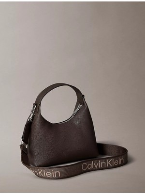 Calvin Klein Kadın Ck Logolu Çapraz Omuz Askılı Deri Fermuar Kapamalı Kahverengi Çanta LV04F3892G-BAL