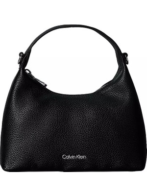 Calvin Klein Kadın Ck Logolu Çapraz Omuz Askılı Deri Fermuar Kapamalı Siyah Çanta LV04F3892G-UB1