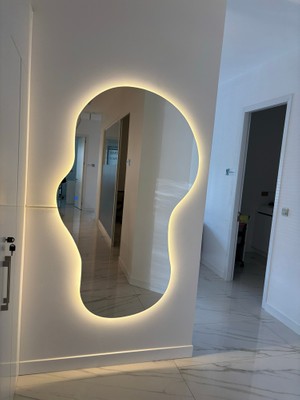 Quattro Home  Asimetrik Formlu Dokunmatik Işıklı Duvar Aynası
