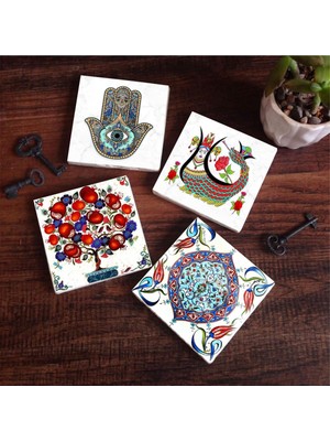 Pinecone Stone Şahmeran, Çini Sanatı, Nar Ağacı, Fatma Ana Eli (Hamsa) Taş Bardak Altlığı Seti - 4 Parça - Dekoratif, Rustik Mutfak Aksesuarı, 10X10 Cm, Kaydırmaz Tabanlı, Şık ve Dayanıklı SC186