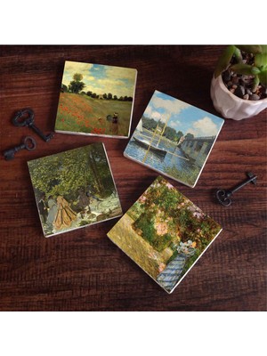 Pinecone Claude Monet Bahçede, Kırda Öğle Yemeği, Argenteuil'de Köprü, Gelincikler Taş Bardak Altlığı Seti - 4 Parça - Dekoratif, Rustik Mutfak Aksesuarı, 10X10 Cm, Kaydırmaz Tabanlı SC128