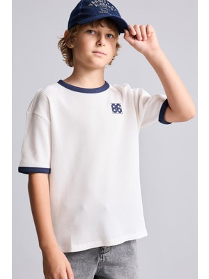 AKS Defacto Overshirt Fit Bisiklet Yaka Kontrast Biyeli Baskılı Waffle Kısa Kollu Tişört Erkek Çocuk