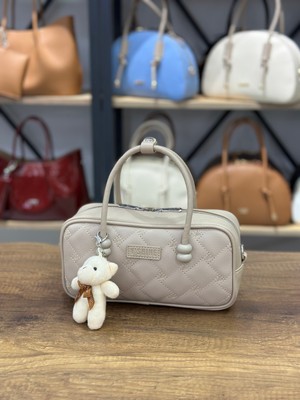 V'SHINE Model 3111 - Kapitone Detaylı ve Charmlı El ve Omuz Çantası - (Bej)