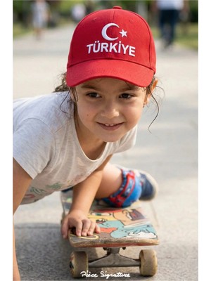 PIECE SIGNATURE Çocuklar Için, %100 Pamuk, Kırmızı ve Beyaz Türkiye Şapkası – Ay Yıldız Nakışlı Kep ( 7-10 Yaş )