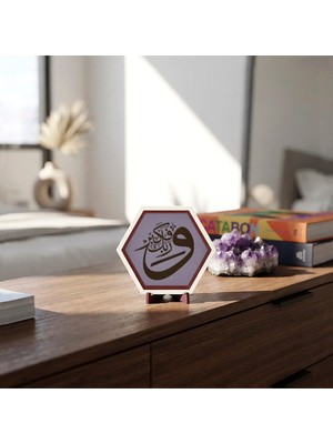 Miawiki ve Rabbeke Fe Kebbir Yazılı Butik Dekoratif Masaüstü Objesi, Çalışma Masası ve Kitaplık Için Estetik Aksesuar 10X10 cm