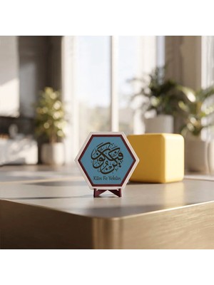 Miawiki Dini Hat Yazılı Kûn Fe Yekûn Masaüstü Aksesuarı Ev ve Ofisiniz Için Şık ve Estetik Bir Dekorasyon Parçası 10X10 cm