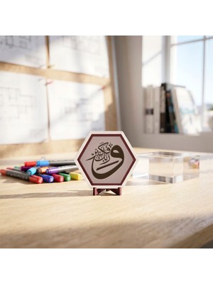 Miawiki Kaligrafik ve Rabbeke Fe Kebbir Yazılı Premium Dekoratif Obje, Modern Ev ve Ofis Dekorasyonuna Değer Katan Masaüstü Tasarımı 10X10 cm