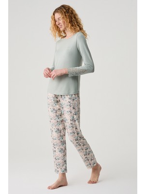 Catherine's Yaka ve Kolda Dantel Detaylı Pijama Takımı