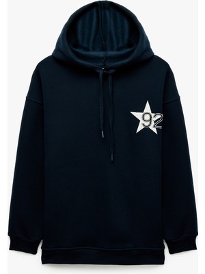 Koton Kolej Baskılı Şardonlu Rahat Kalıp Uzun Kollu Kapüşonlu Sweatshirt