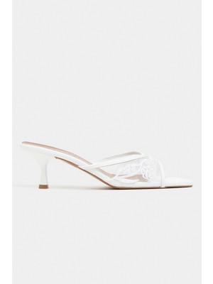 Nişantaşı Shoes Anka Beyaz File Boncuk Detaylı Sivri Burun Kadın Topuklu Terlik