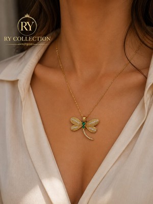 Ry Collections Zümrüt Yeşil Taş Detaylı ve Zirkon Taşlarla Süslenmiş Yusufçuk Figürlü Bayan Gold Kolye