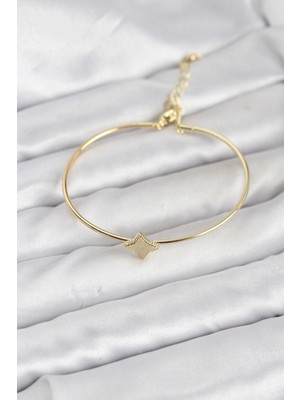 Marsilyan™- Gold Renk Pirinç Köşeli Yonca Model Kadın Bileklik