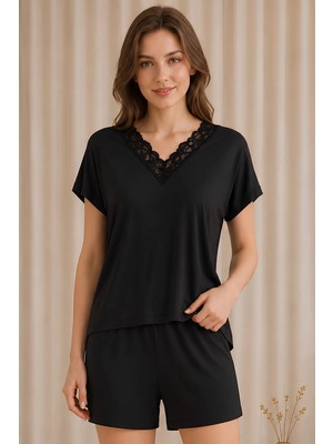 Jusmart Kadın Siyah Kısa Kollu V Yakalı Lez Dantelli Viskon Şort Takımı Cepli 2'li Alt Üst Pijama Takımı %94 Viskon %6 Elastan Örme Kumaş Ring Kalite Rahat Şık Konforlu Ev Giyim Homewear