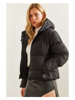 Sungur's Store Kadın Kapüşonlu Şişme Mont, Rahat ve Şık Tasarım