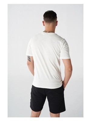 Sungur's Store Beyaz Erkek T-Shirt Modelleri ile Rahat Şıklık