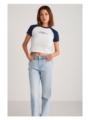 Sungur's Store Beyaz/navy Kısa Kollu Kadın Tişört: %100 Pamuk ve Şık Tasarım