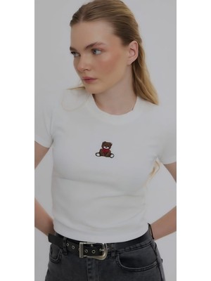 Myes Butik Dar Kalıp Nakış Detaylı Tshirt
