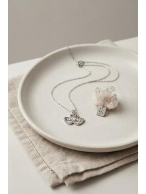 Inure Jewelry 316L Çelik Zincir Kuğu Model Gümüş Renk Kolye