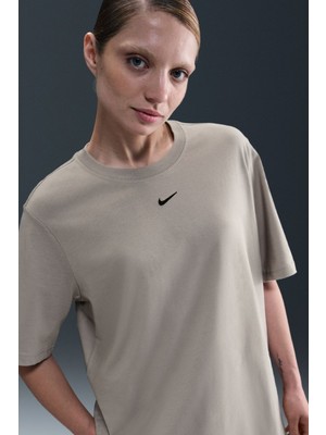 Nike Sportswear Organic Cotton Loose Fit T-Shirt Kadın Nakış Swooslu Bol Kesim Tişört Bej