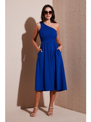 Lela Regular Fit Tek Omuz Belden Açılan Gipeli Midi Boy Elbise Bayan Elbise 67810248