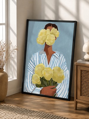 Pegziz Sarı Çiçek Buketli Kadın Çerçeveli Tablo – Mavi Fonlu Modern Floral Illüstrasyon Duvar Dekoru