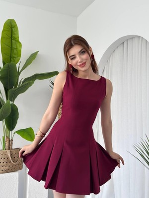 Moda Days Kadın Bordo Mini Elbise Kolsuz Kayık Yaka Beli Oturan Pileli Kloş Etekli