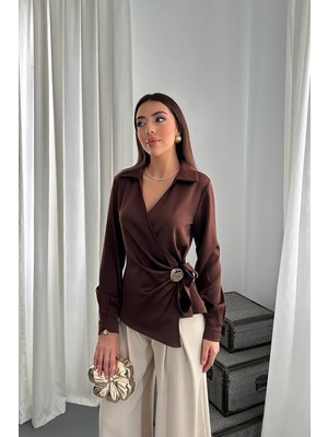 Moda Days Kadın Kahverengi Saten Bluz Gömlek Yaka Kruvaze Düğme Detaylı Uzun Kollu