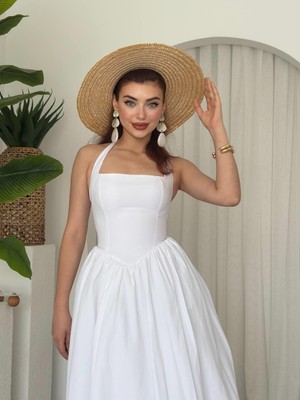 Moda Days Kadın Beyaz Halter Yaka Kare Yaka Büzgülü Etekli Poplin Midi Elbise