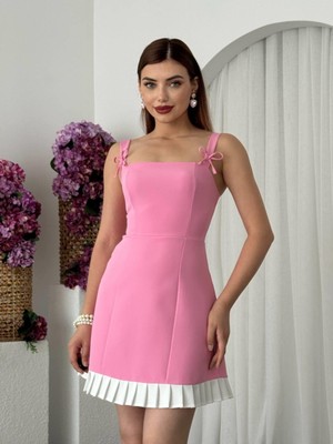 Moda Days Kadın Pembe Askılı Kare Yaka Fiyonk Detaylı Piliseli Etek Uçlu Mini Elbise