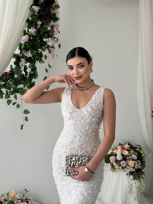Moda Days Kadın Beyaz Midi Elbise V Yaka Kolsuz 3D Gül Aplikeli Vücuda Oturan Davet