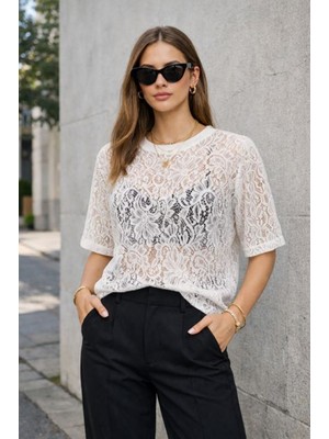 Moda Days Kadın Beyaz Dantel Tişört Bisiklet Yaka Kısa Kollu Desenli Regular Kesim