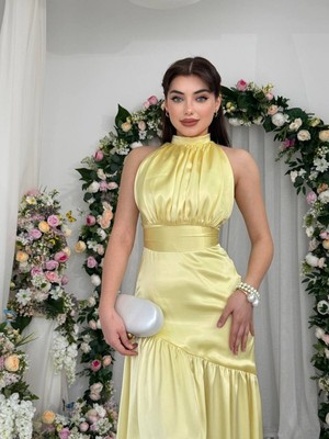 Moda Days Kadın Sari Saten Halter Yaka Büzgülü Kemer Detaylı Uzun Abiye Elbise