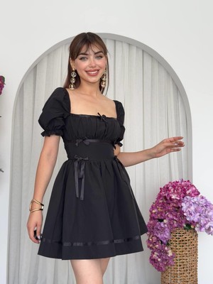 Moda Days Kadın Siyah Mini Elbise Kare Yaka Balon Kol Fiyonk Detaylı Poplin
