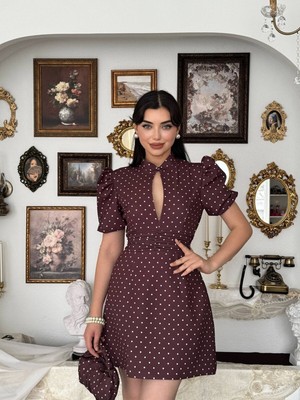 Moda Days Kadın Kahve Mini Elbise Puantiyeli Dik Yaka Göğüs Dekolteli Balon Kollu