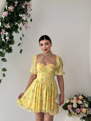 Moda Days Kadın Sari Mini Elbise Çiçek Desenli Şifon Kalp Yaka Balon Kollu Düğmeli