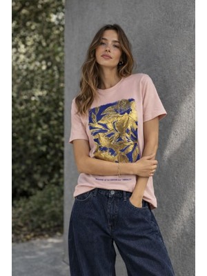 Moda Days Kadın Pudra Tişört Yuvarlak Yaka Kısa Kollu Varak Baskılı Süprem Kumaş