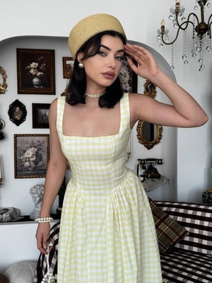 Moda Days Kadın Sari Kare Yaka Ekose Desenli Askılı Büzgülü Bel Midi Elbise