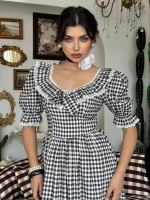 Moda Days Kadın Siyah Midi Elbise Ekose Desenli Fırfır Yakalı Balon Kollu Dantel Detaylı