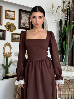 Moda Days Kadın Kahve Midi Elbise Kare Yaka Büzgülü Bel Dantel Detaylı Uzun Balon Kollu