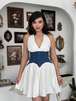 Moda Days Kadın Beyaz Mini Elbise Halter Yaka Denim Korse Görünümlü Büzgülü Etekli