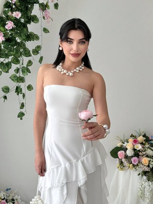 Moda Days Kadın Ekru Straplez Yaka Volanlı Yırtmaç Detaylı Uzun Abiye Elbise
