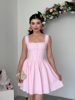Moda Days Kadın Pembe Poplin Mini Elbise Kare Yaka Düğme Detaylı Büzgülü Etekli