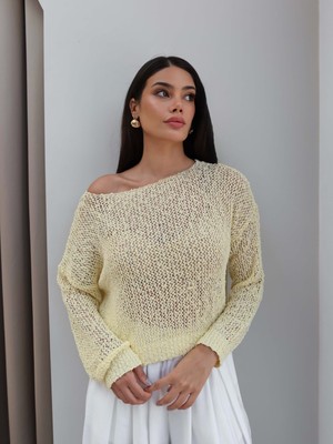 Esra Helvacı Kayık Yaka Ajurlu Triko Bluz
