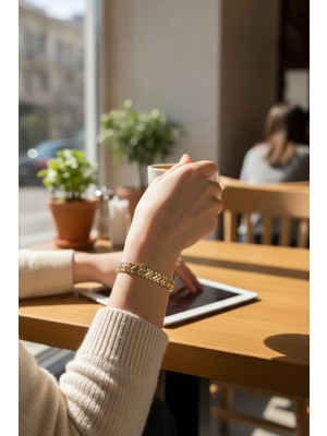 Nacario Mey Ithalat® cm Geometrik Model Zirkon Taşlı Vıp Seri Gold Renk Pirinç Kadın Bileklik