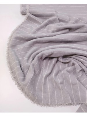 Kumaş Parça Gri Beyaz Enine Çizgili Jakarlı Interlok Kumaş Hırkalık & Kazaklık 140X225CM
